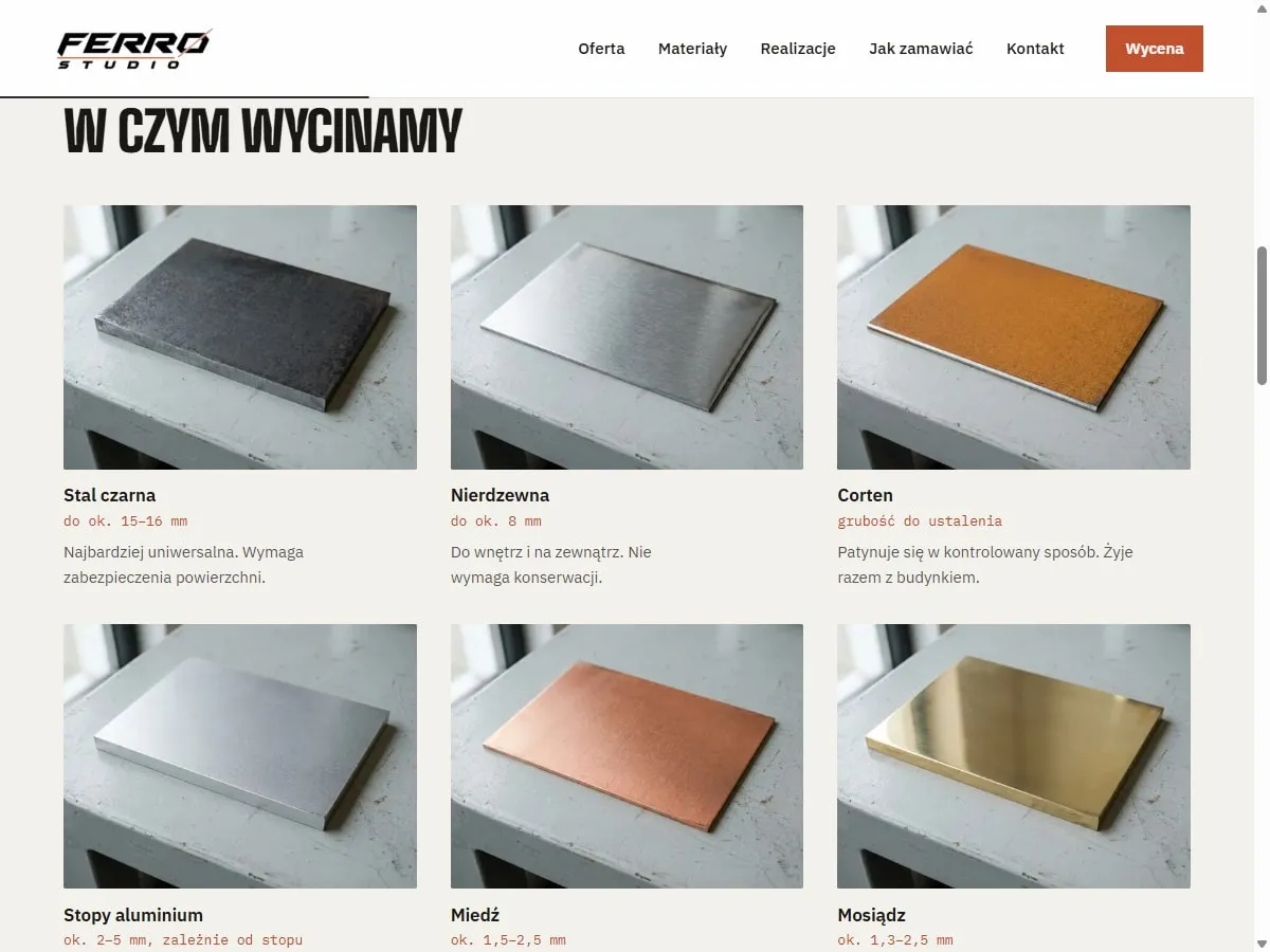 Sekcja materiałów na stronie Ferro Studio ze zdjęciami próbek stali, corten, aluminium, miedzi i mosiądzu